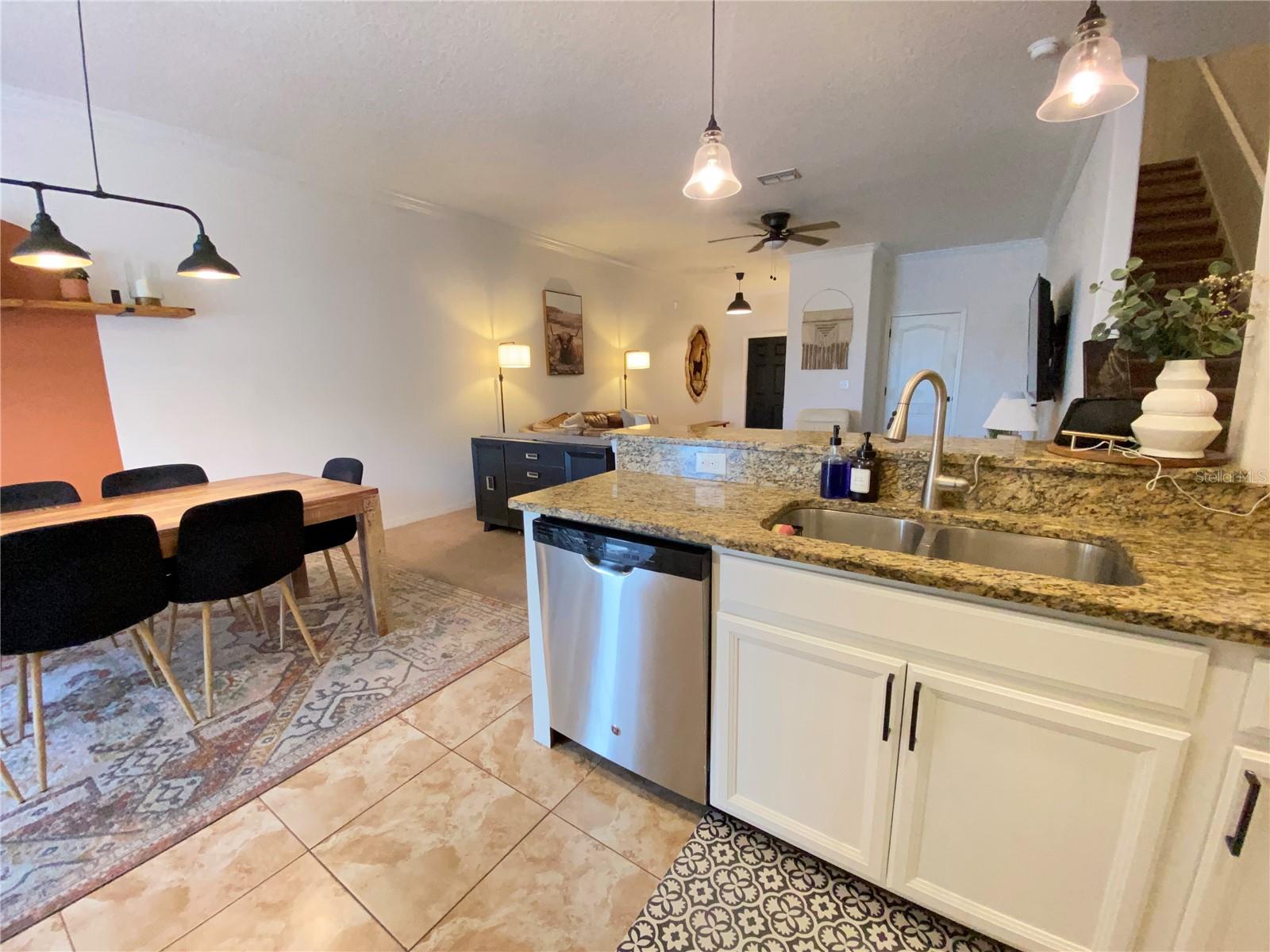 VERANDAH TWNHMS - Residential