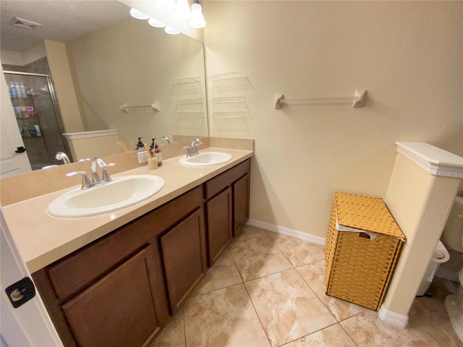 VERANDAH TWNHMS - Residential