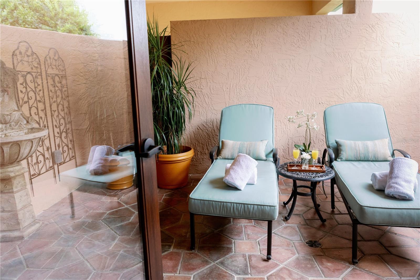 HOWEY MISSION SONOMA CONDO - Residential