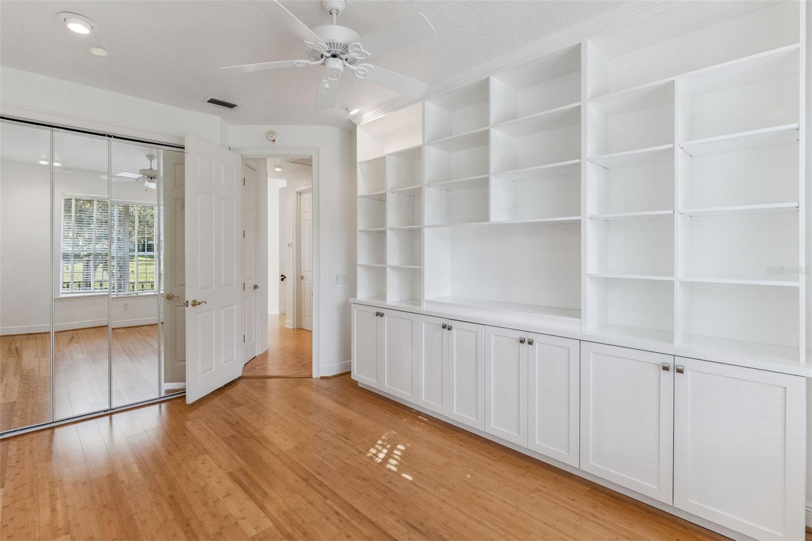 HOWEY MISSION SONOMA CONDO - Residential