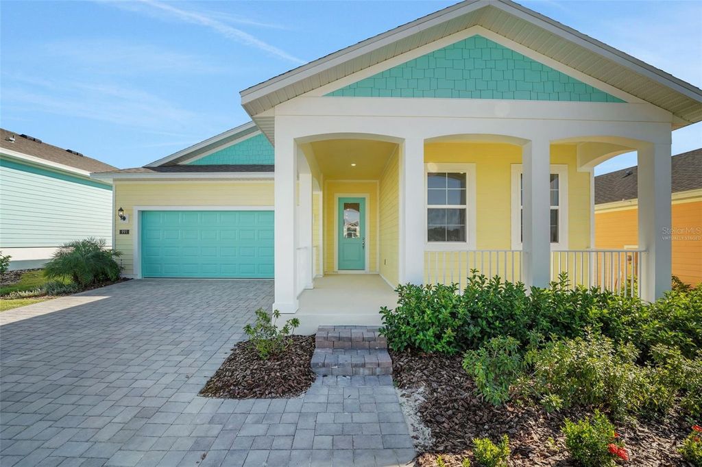Photo of 991 Fiesta Key Circle, Lady Lake, FL 32159 (MLS # G5111302)