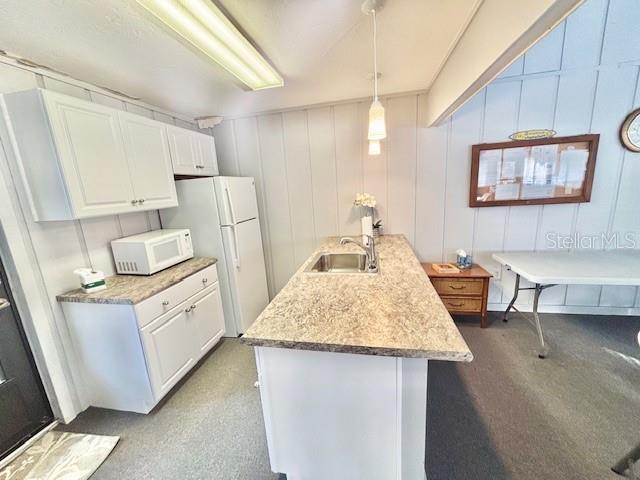 WOODLAND VILLAGE - Residential