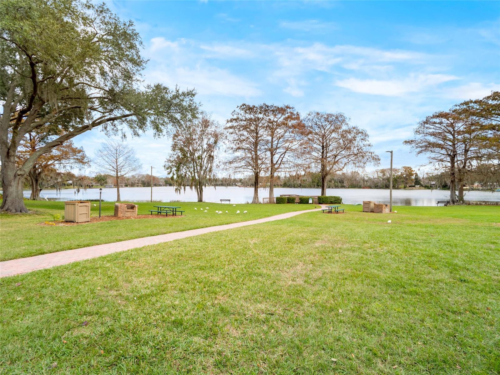 COUNTRY LANE - Residential