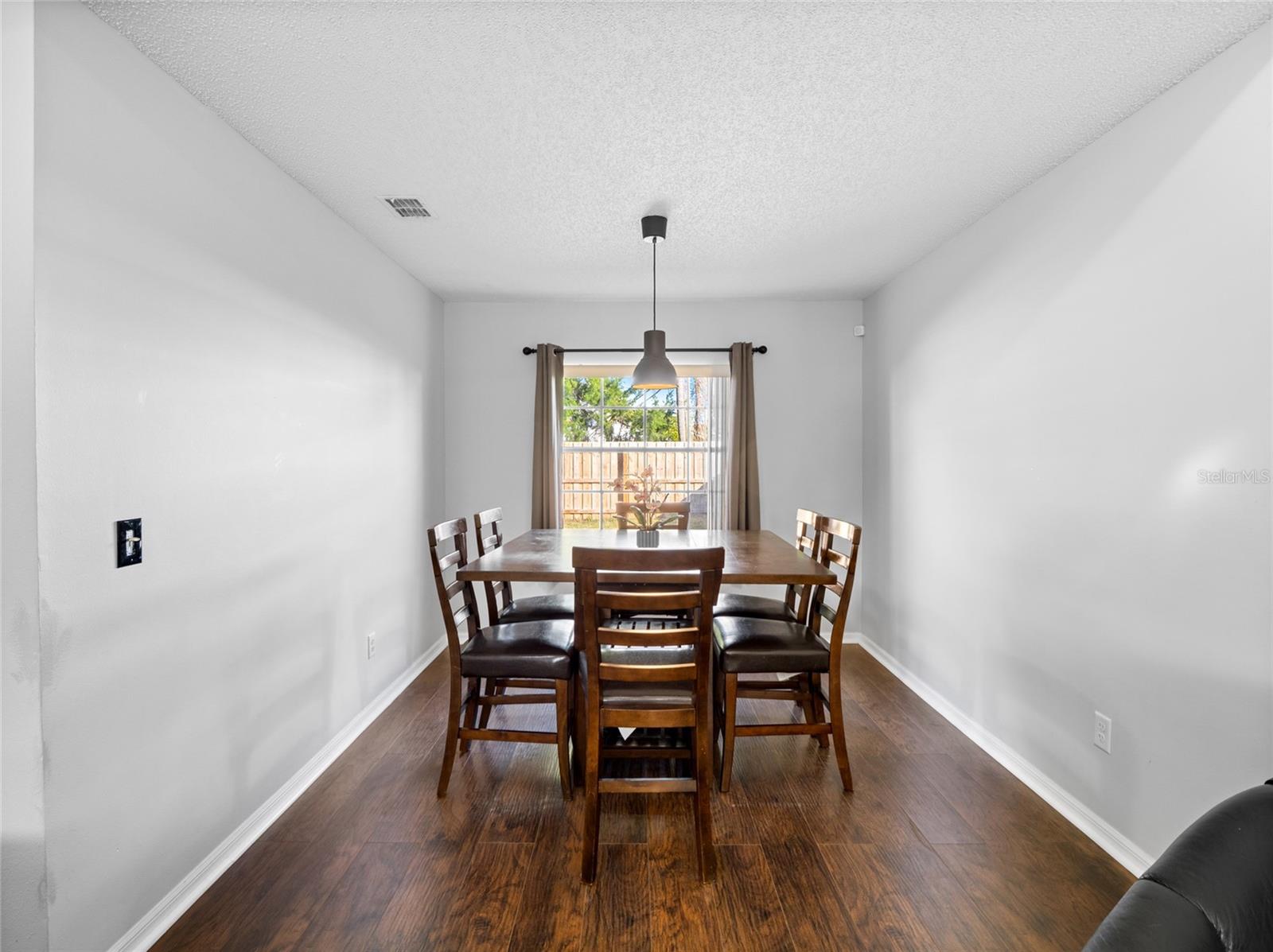 COUNTRY LANE - Residential