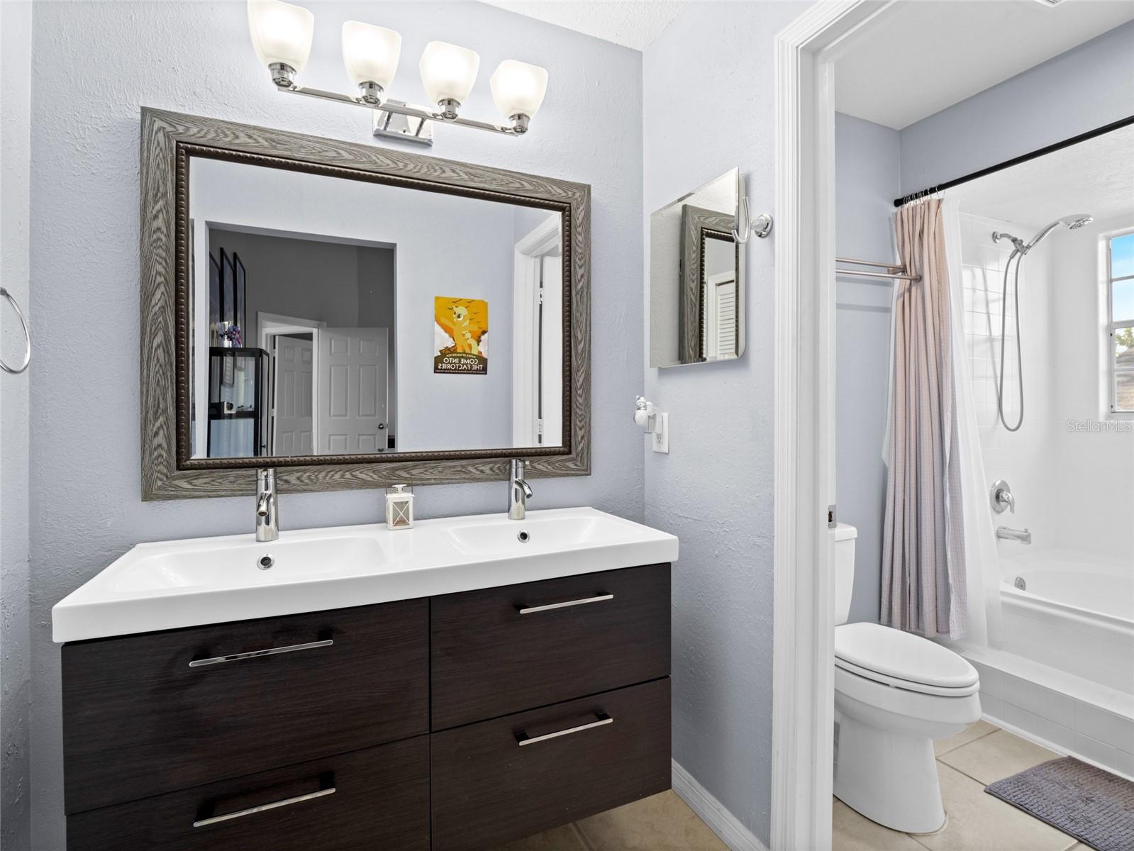 COUNTRY LANE - Residential