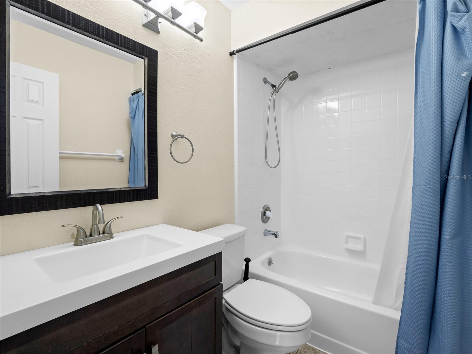 COUNTRY LANE - Residential