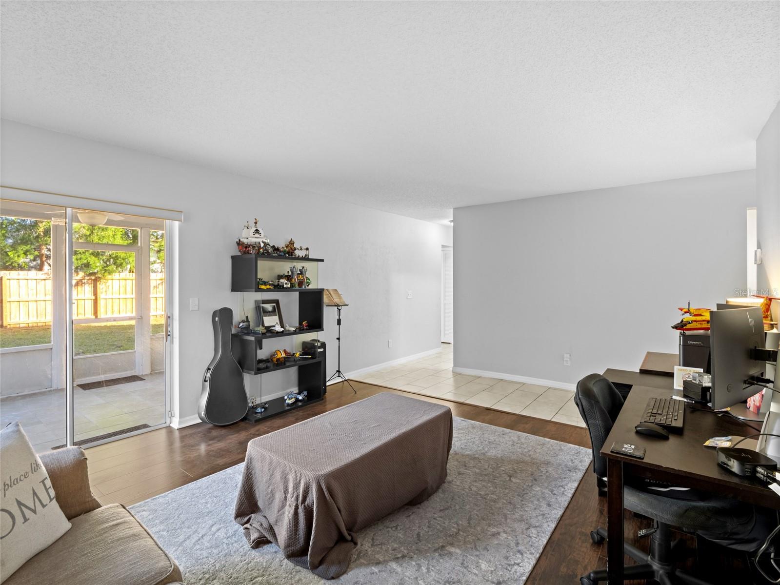 COUNTRY LANE - Residential