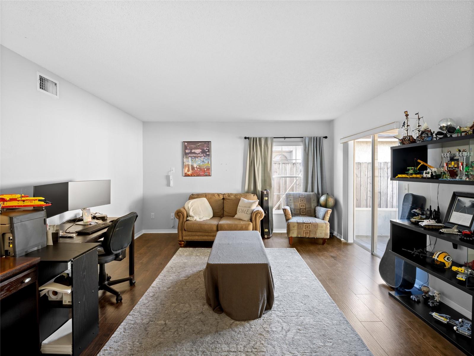 COUNTRY LANE - Residential