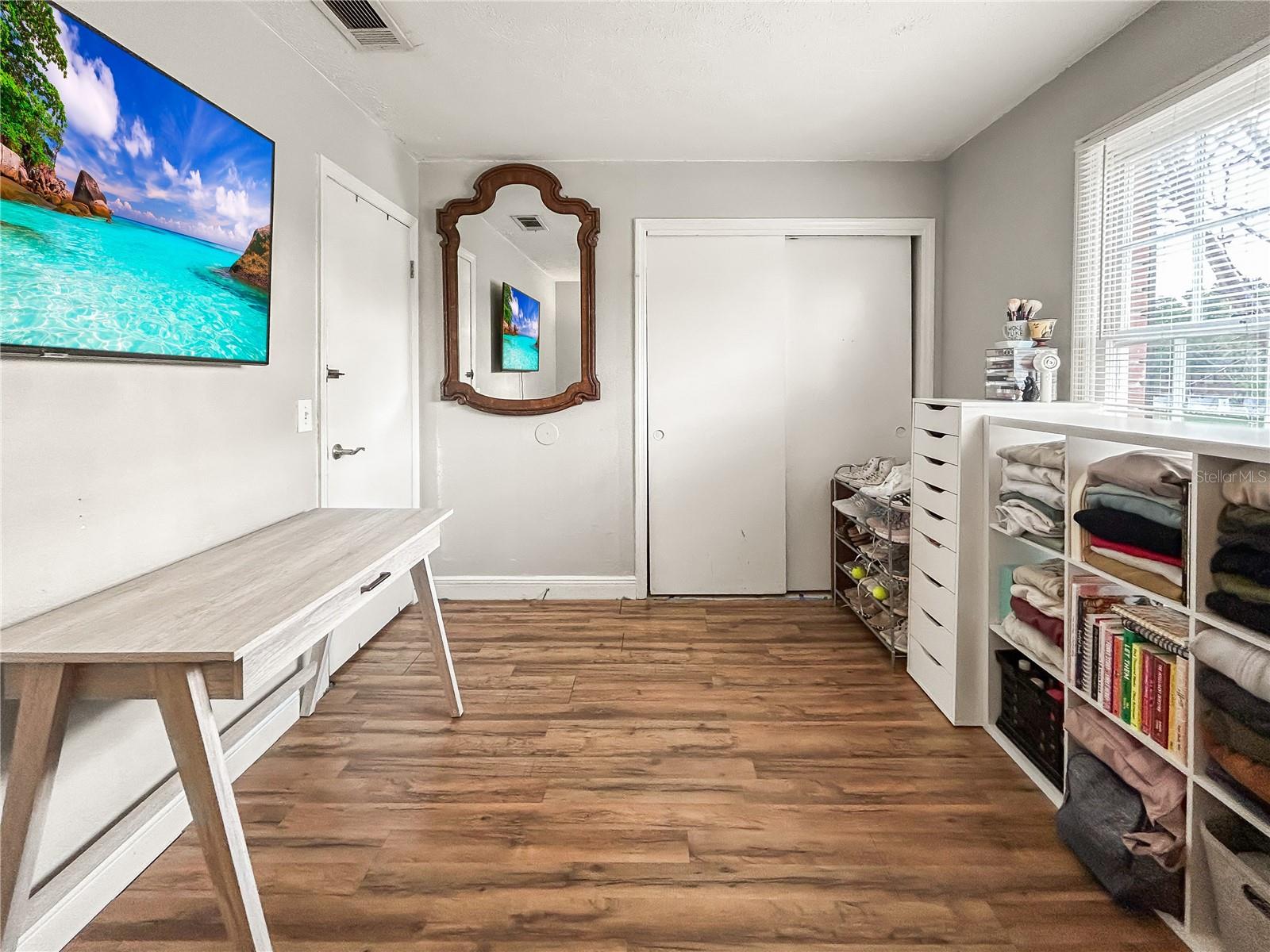 WHISPERING OAKS - Residential