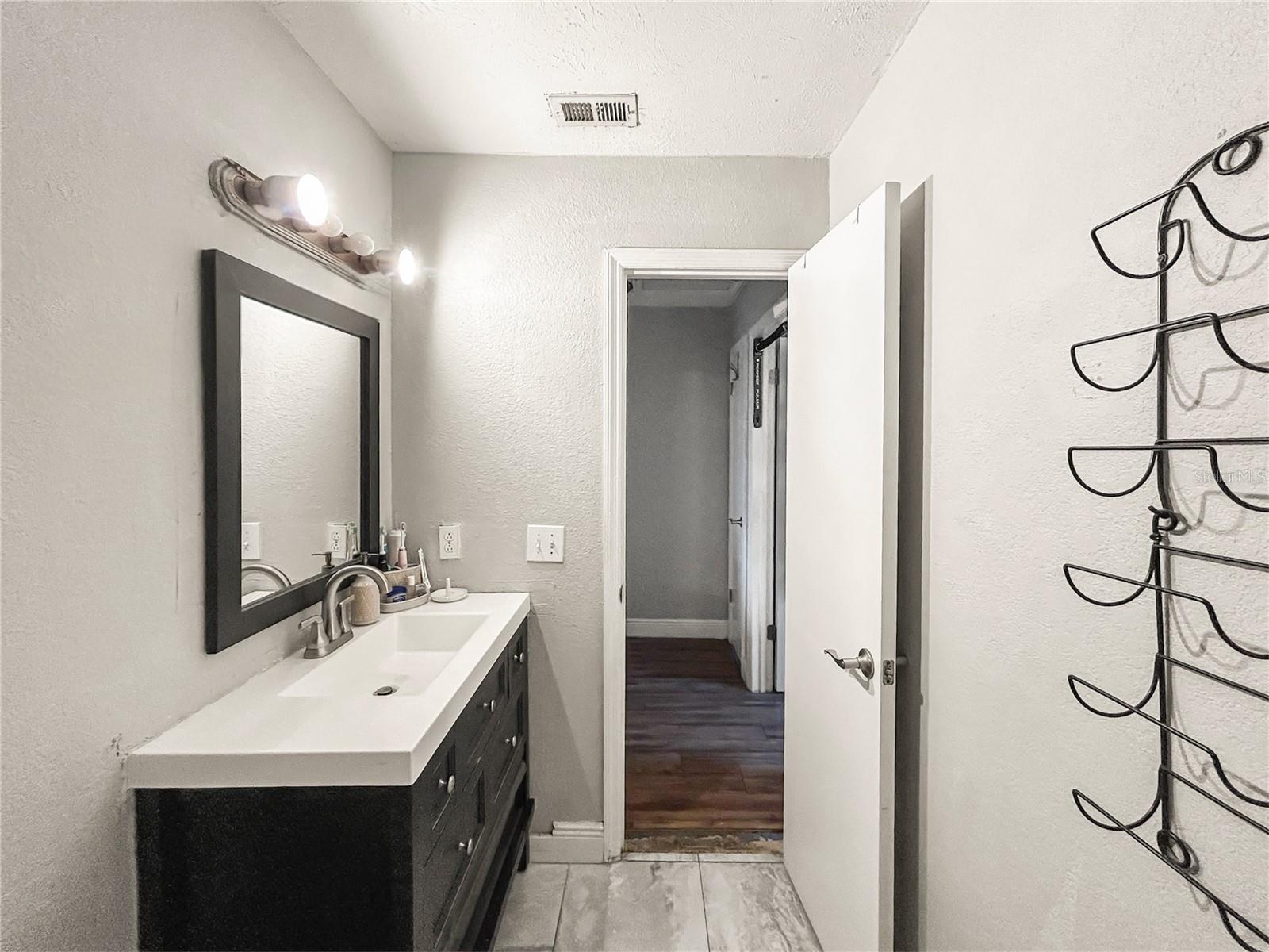 WHISPERING OAKS - Residential