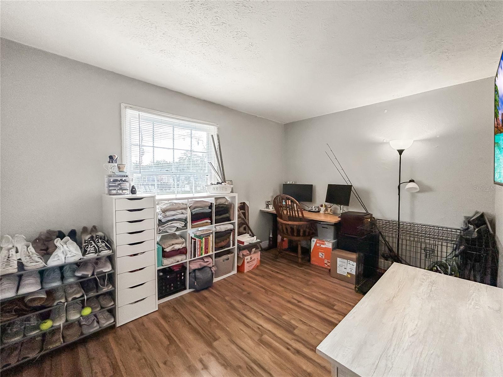 WHISPERING OAKS - Residential