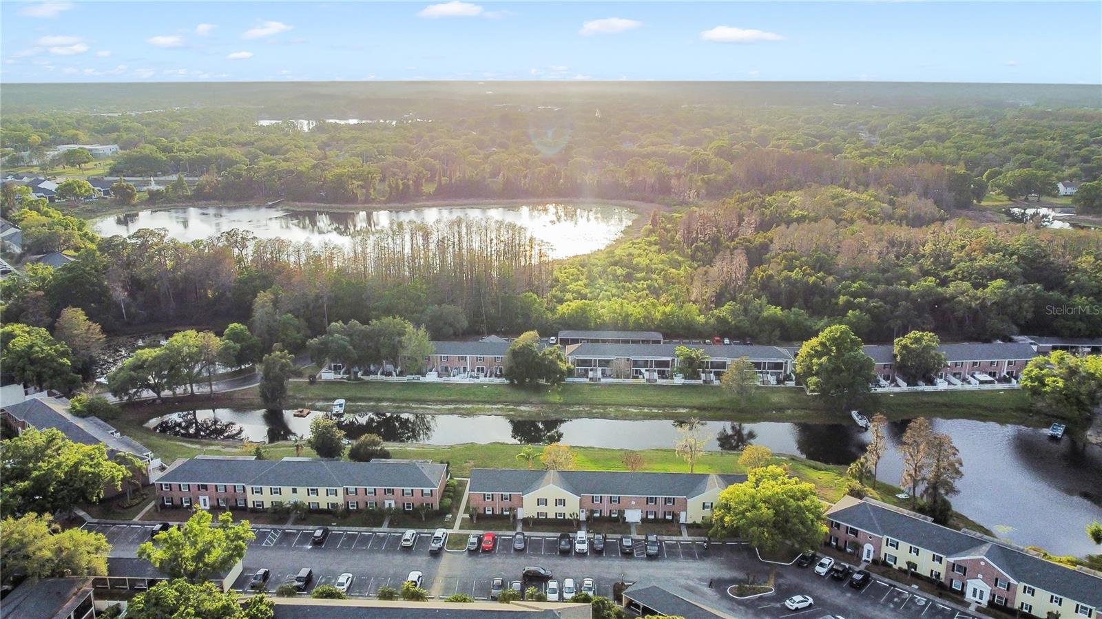 WHISPERING OAKS - Residential