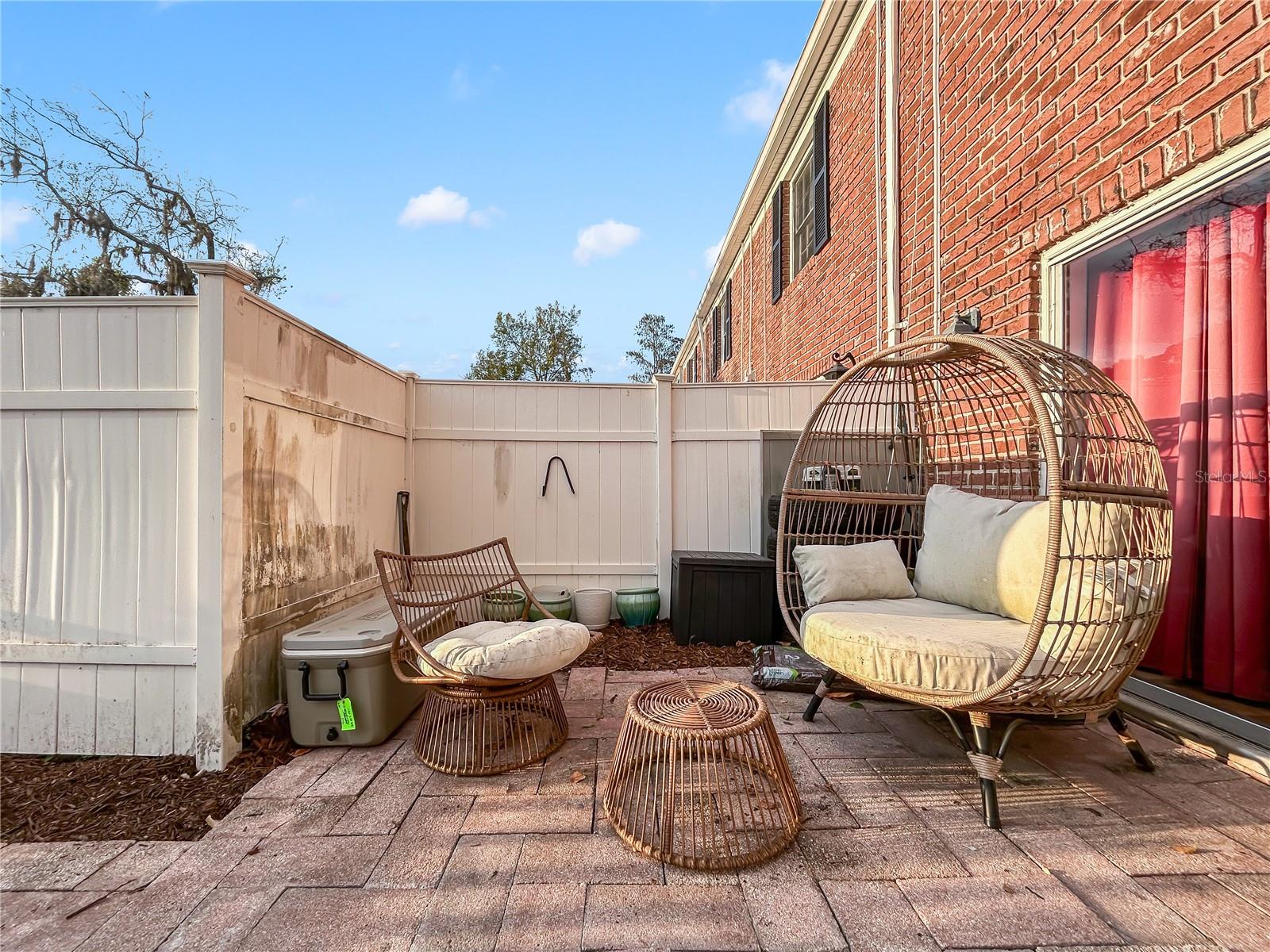 WHISPERING OAKS - Residential