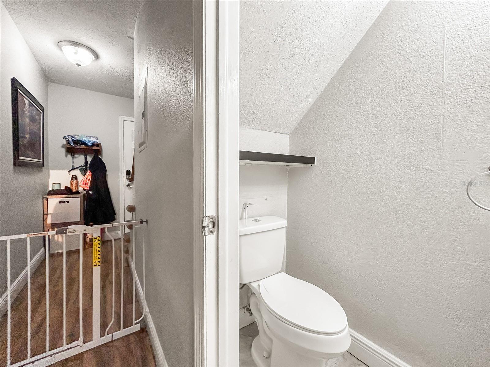 WHISPERING OAKS - Residential