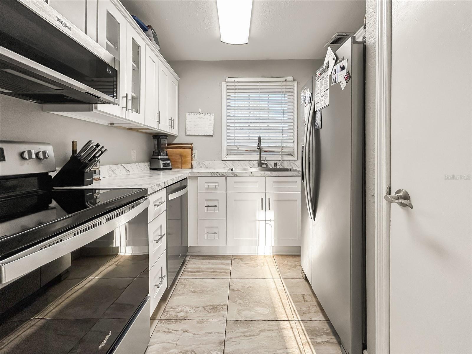 WHISPERING OAKS - Residential