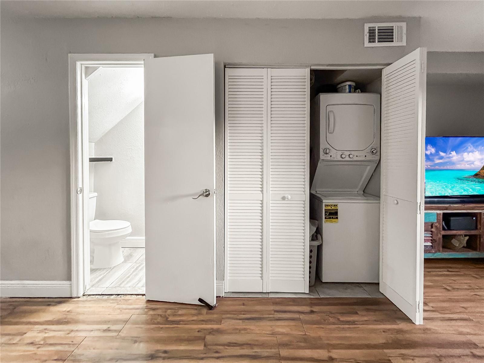 WHISPERING OAKS - Residential