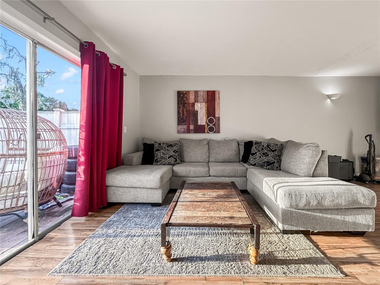 WHISPERING OAKS - Residential