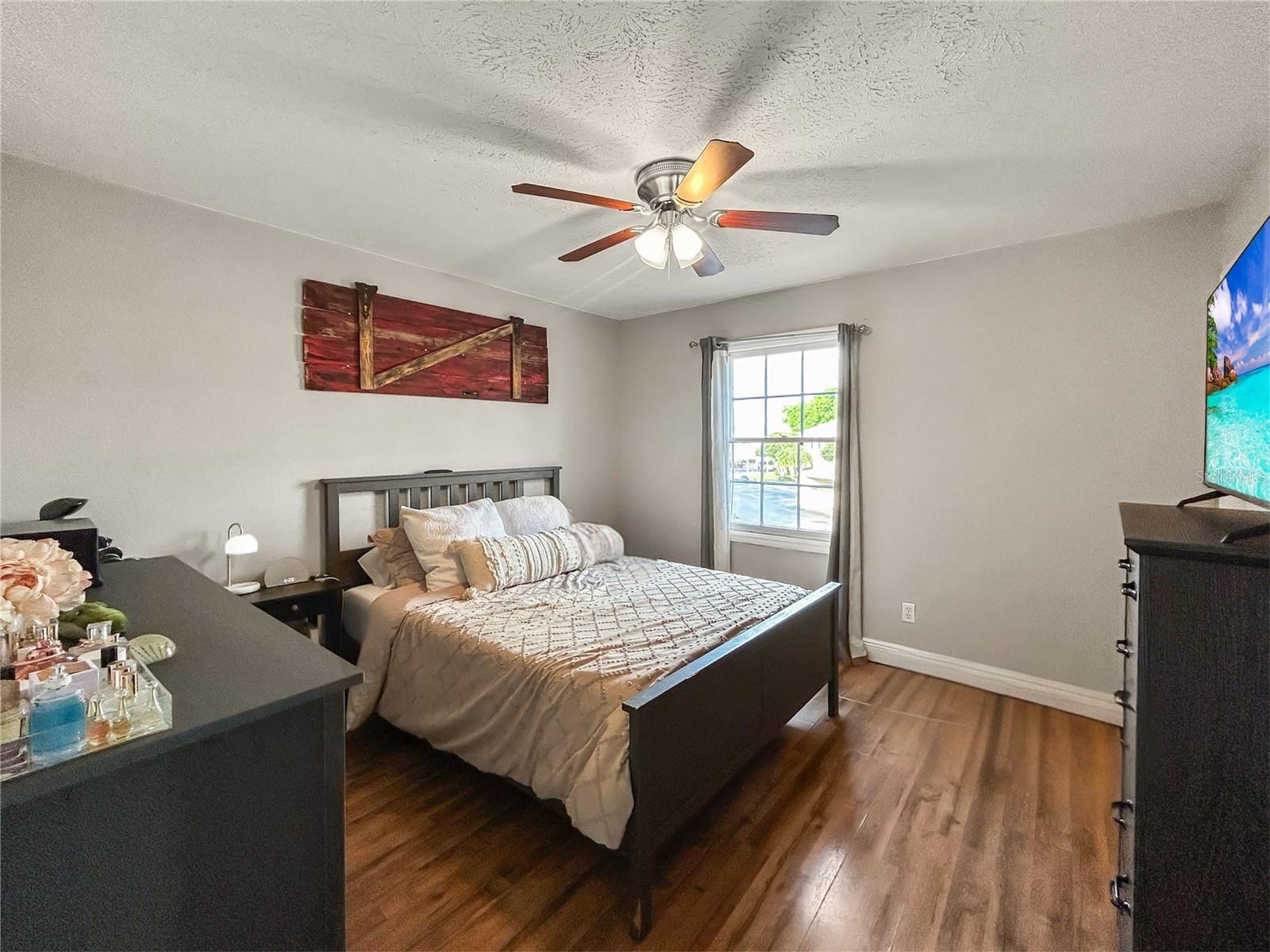 WHISPERING OAKS - Residential