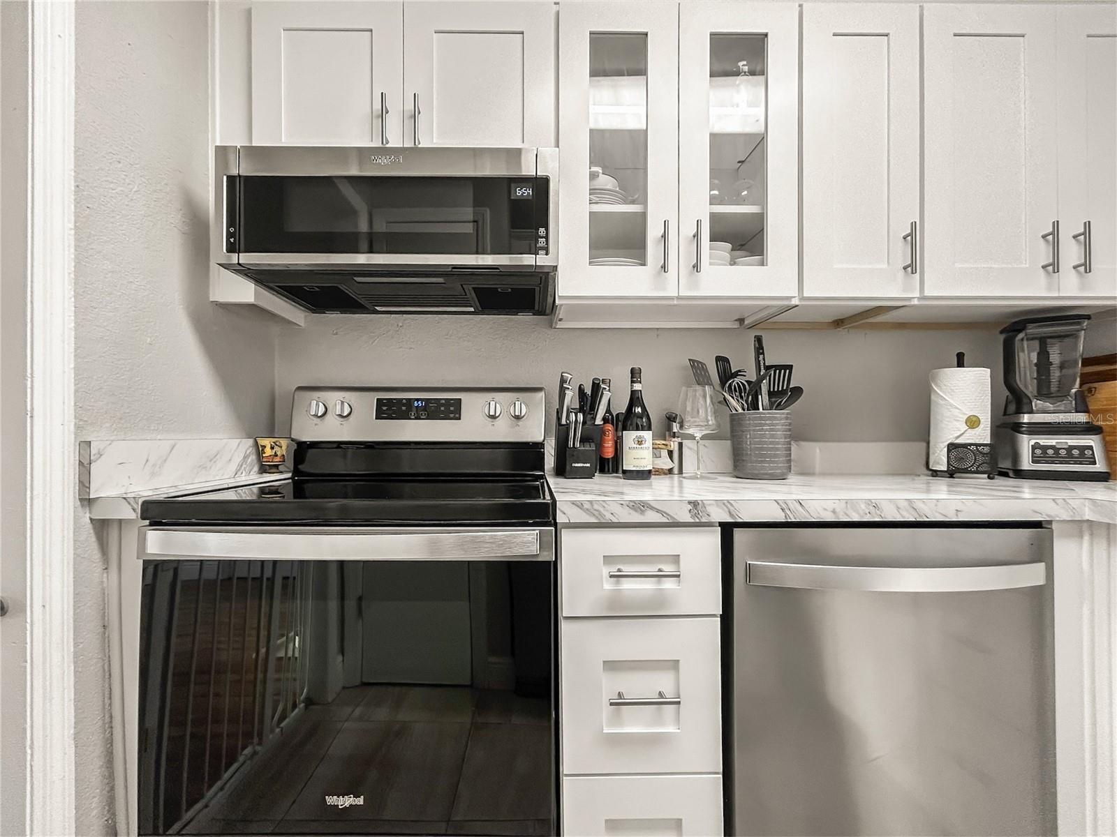 WHISPERING OAKS - Residential