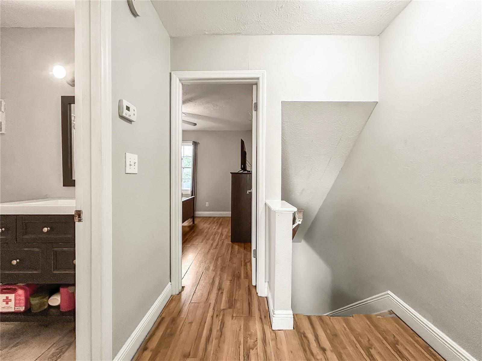 WHISPERING OAKS - Residential