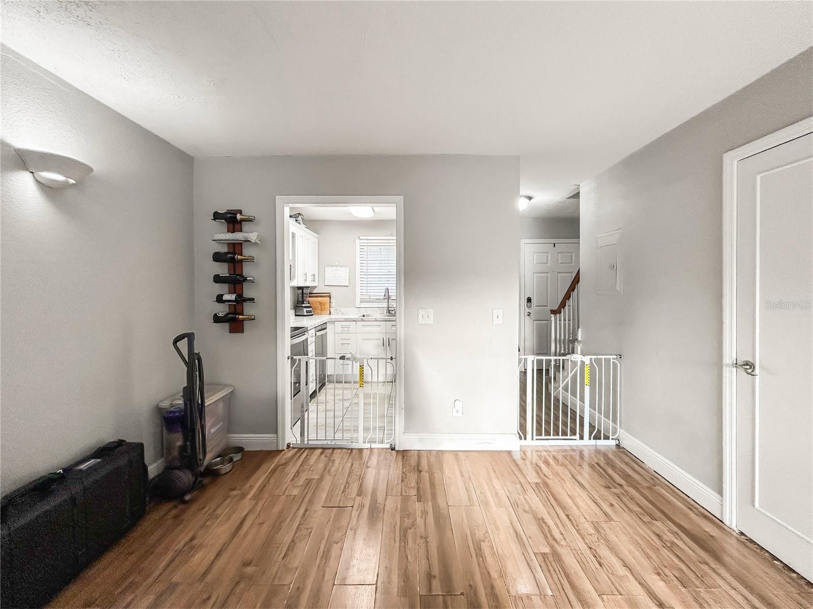 WHISPERING OAKS - Residential