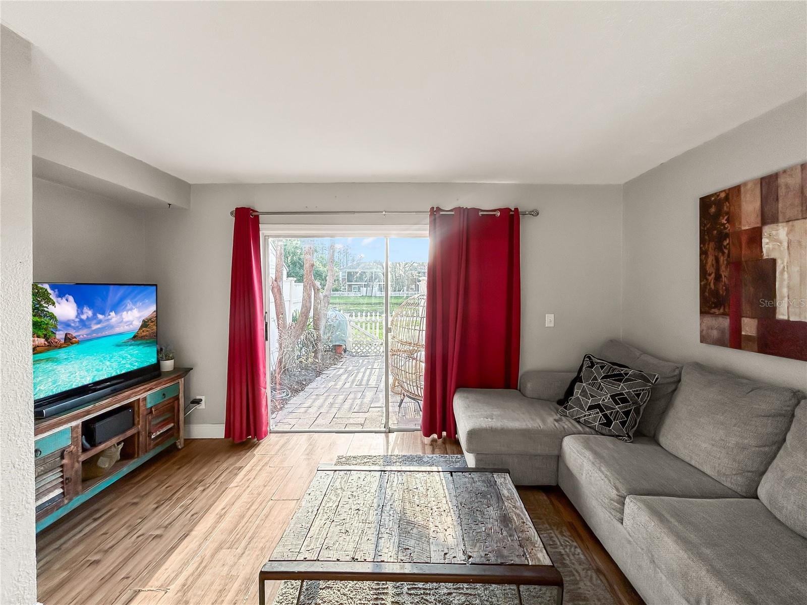 WHISPERING OAKS - Residential