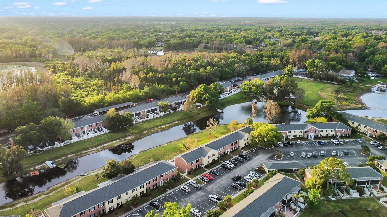 WHISPERING OAKS - Residential