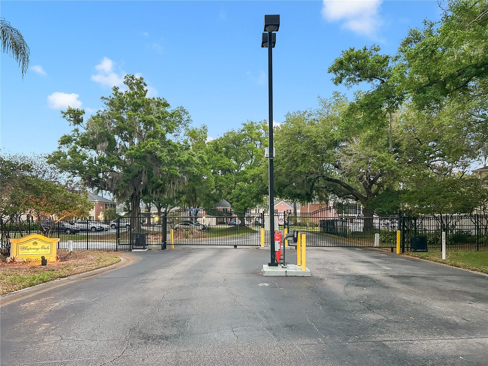 WHISPERING OAKS - Residential