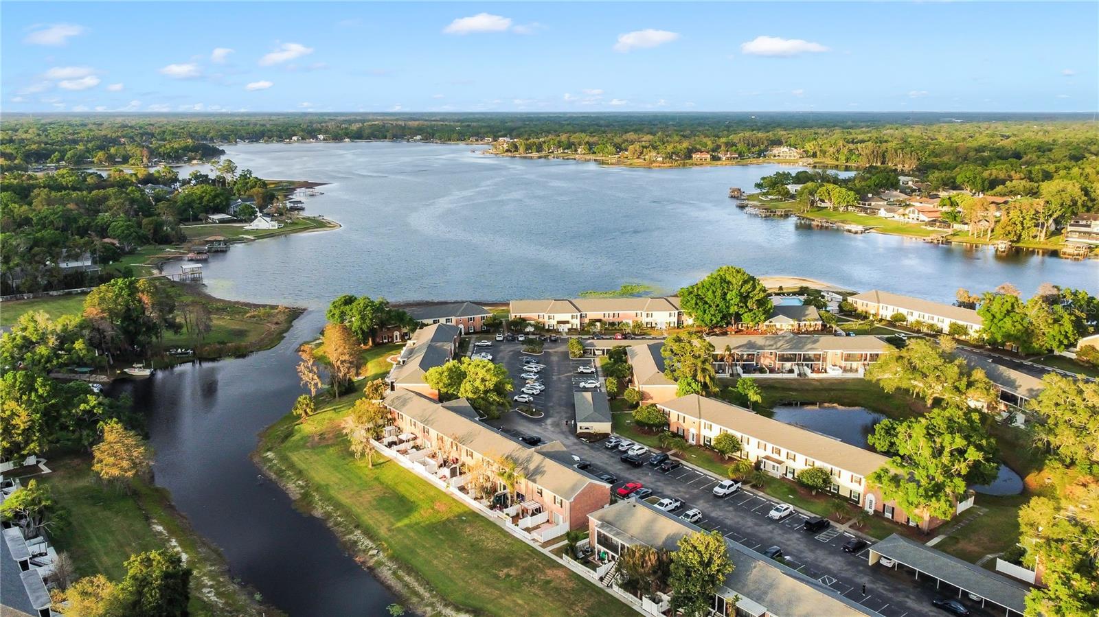 WHISPERING OAKS - Residential