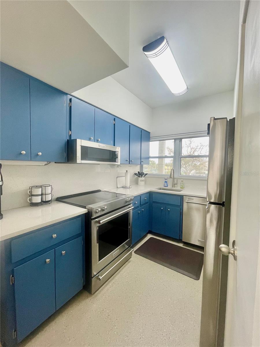 SUNSET PLAZA - Residential