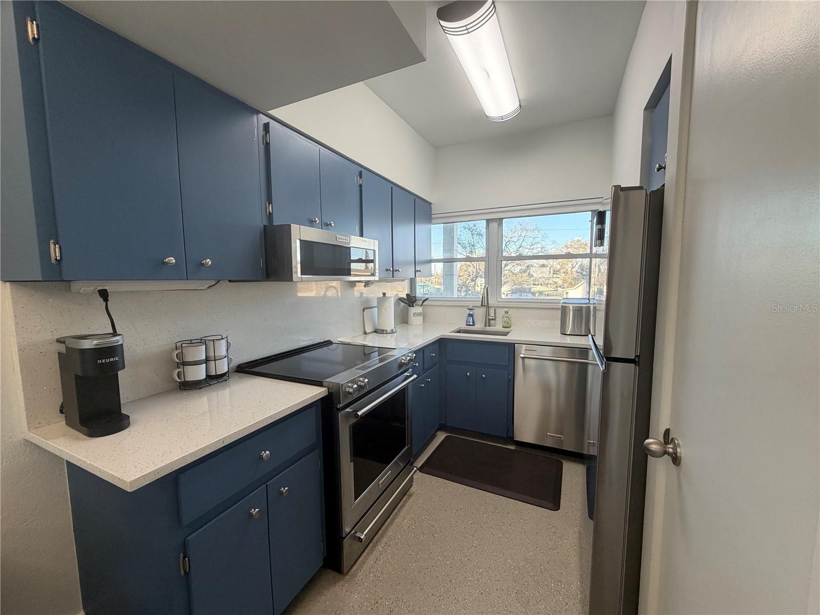 SUNSET PLAZA - Residential