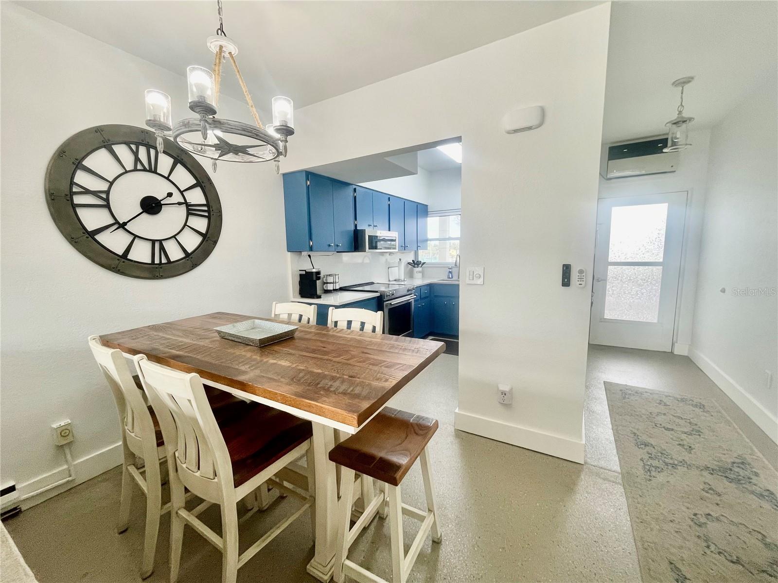 SUNSET PLAZA - Residential