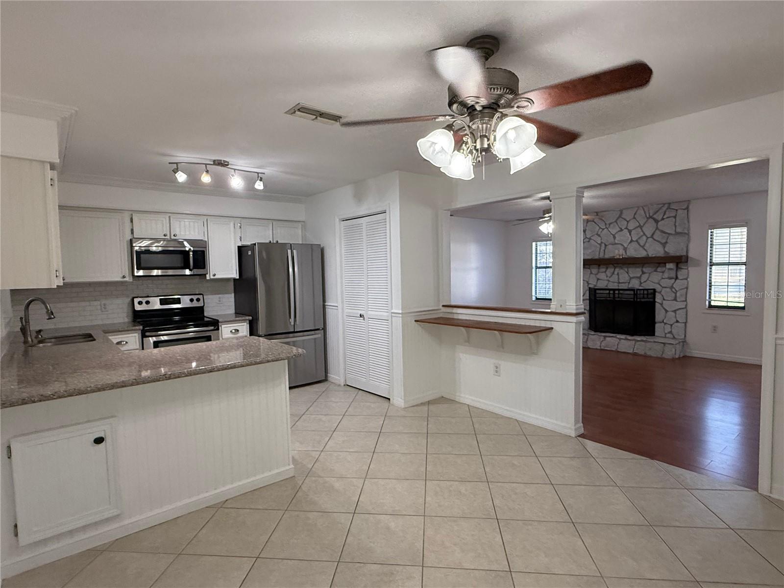 OCALA PARK ESTATE - Residential Lease