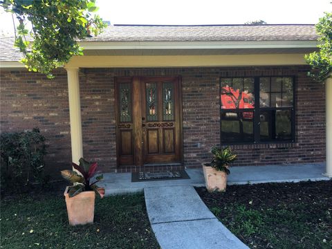 A home in PLANT CITY