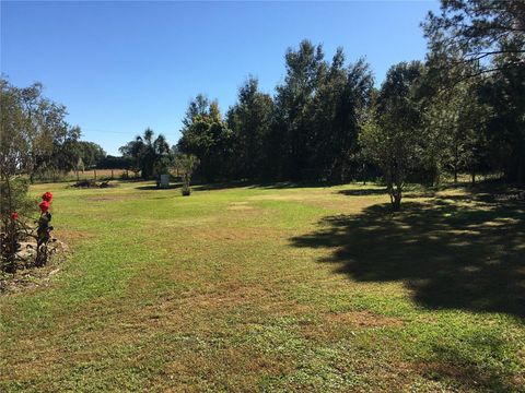 A home in PLANT CITY