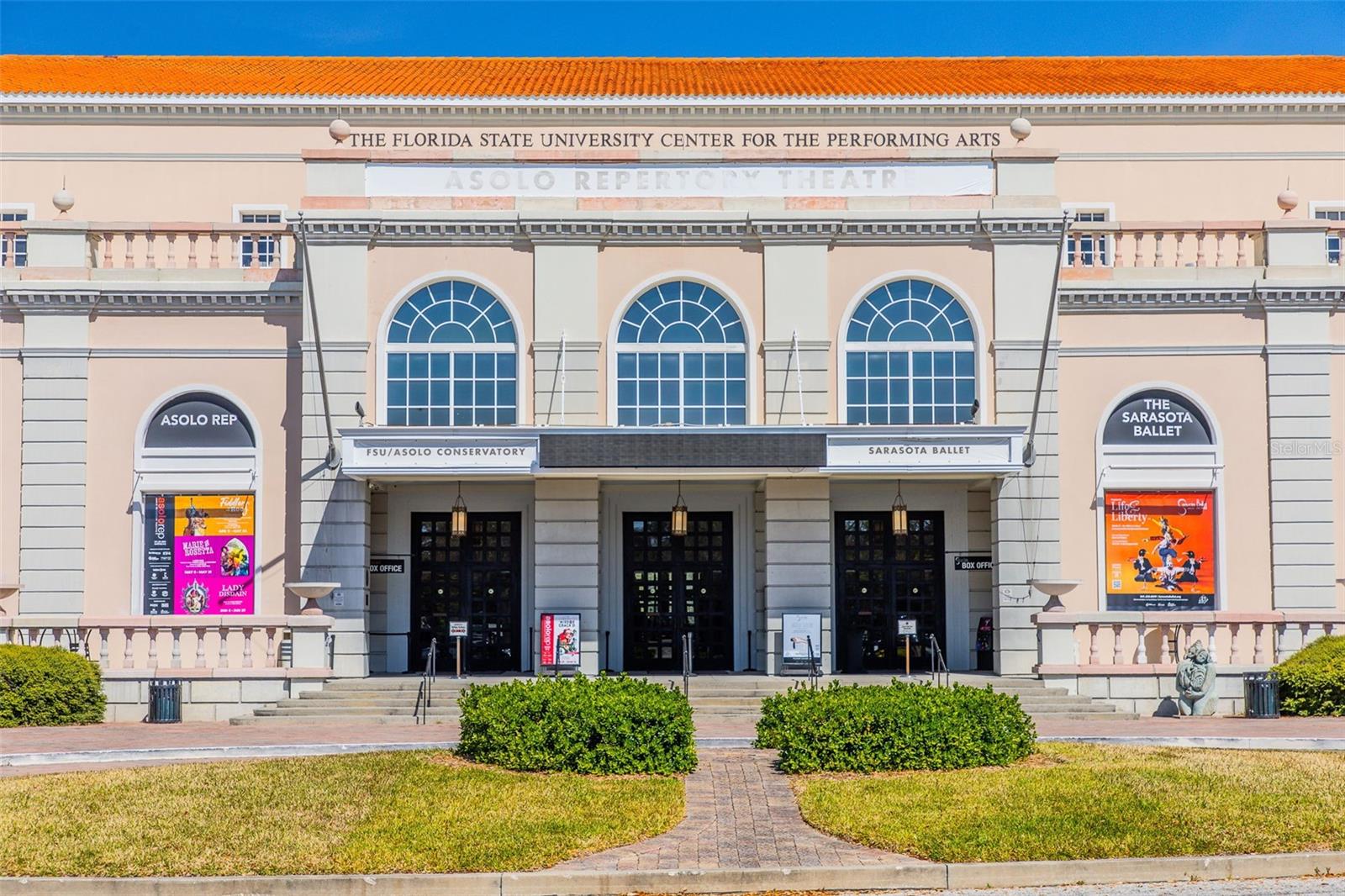 SAPPHIRE SHORES - Residential