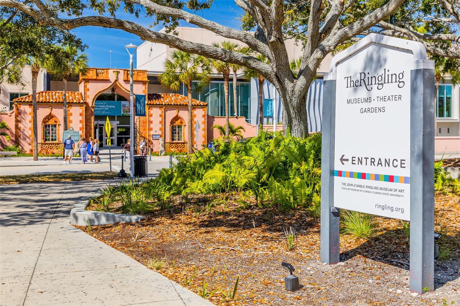 SAPPHIRE SHORES - Residential