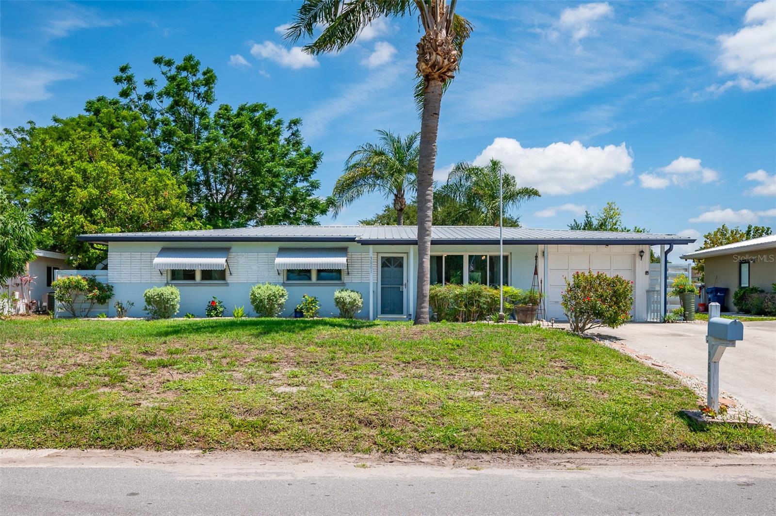 Captivating Pool Home in an Ideal Location: This enchanting residence boasts 3 bedrooms, 2 bathrooms, and a beautiful in-ground pool. Situated in a prime location, it provides convenient access to nearby beaches and popular attractions. Available May-December for $4,000/month 2025. Booked for through April of 2025. Available Jan - April for $7500/month through 2026.