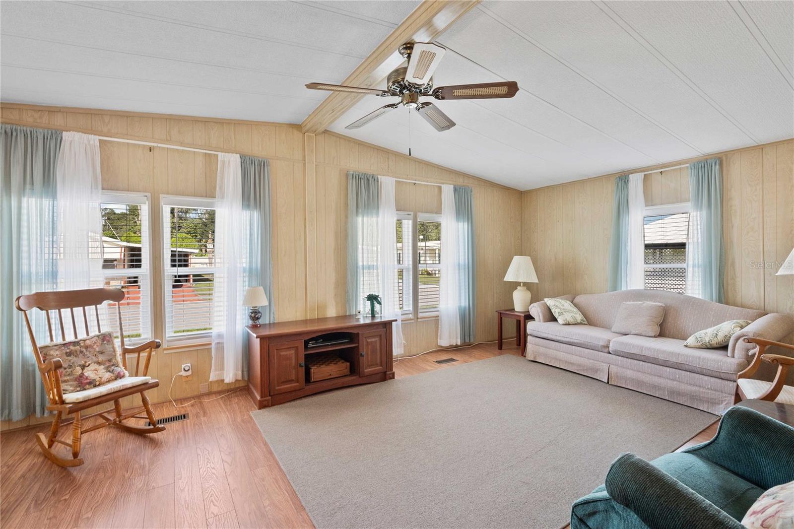 OAKS ROYAL - Residential