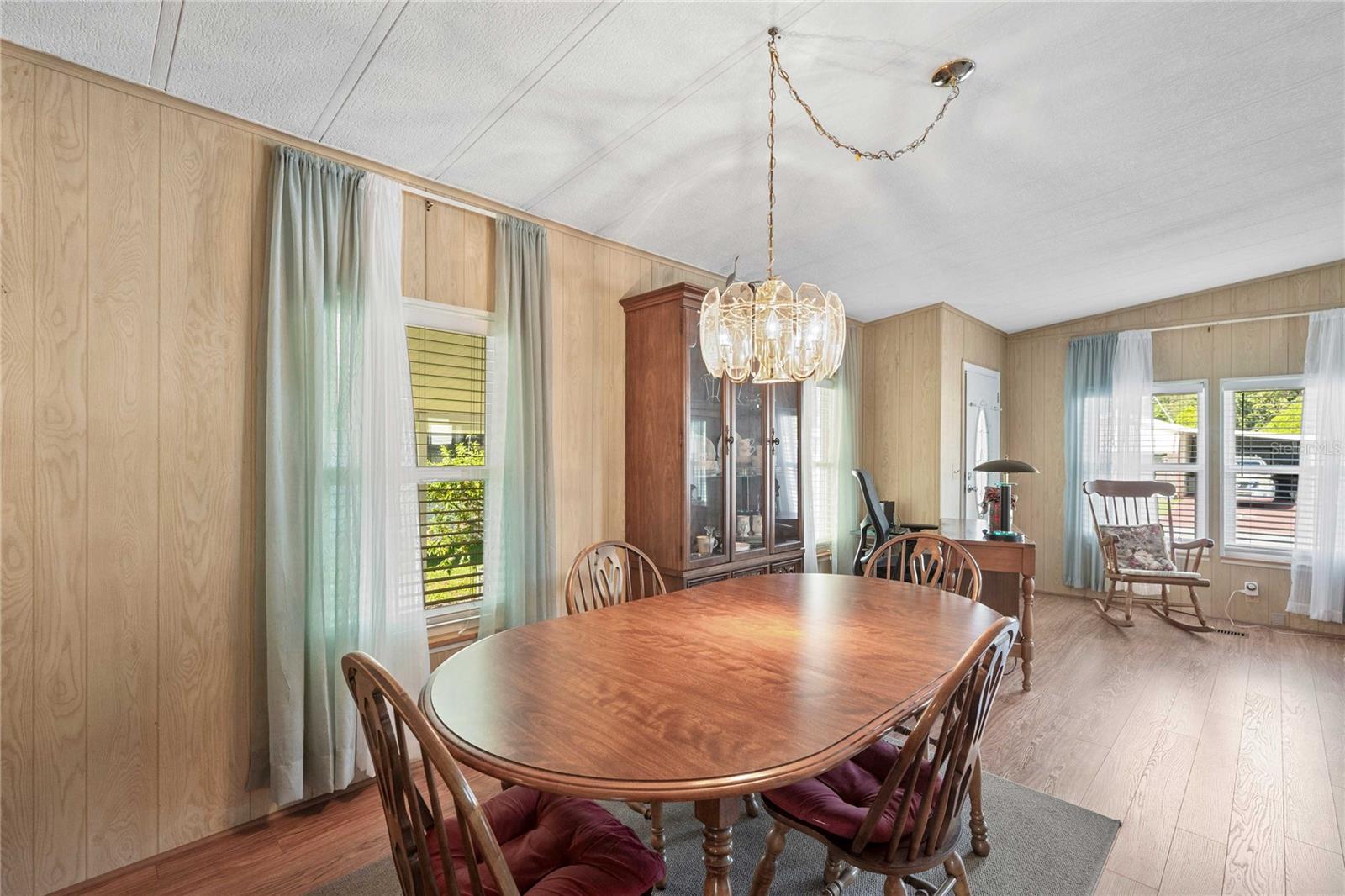 OAKS ROYAL - Residential