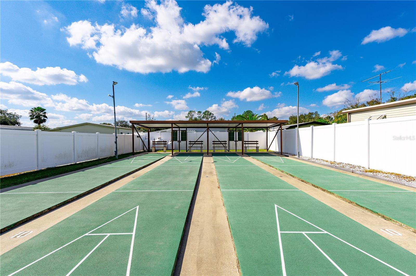 OAKS ROYAL - Residential