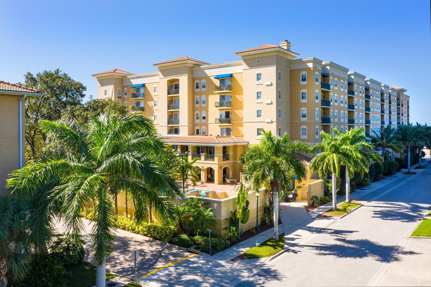 1064 N TAMIAMI TRAIL 1604