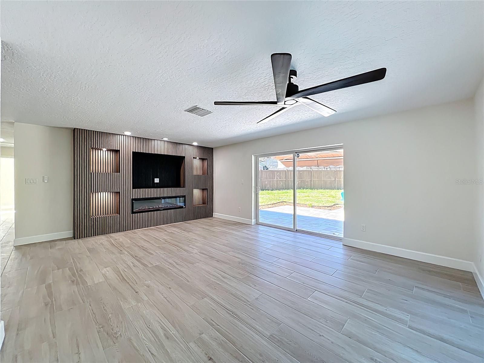 LENORE ADD - Residential