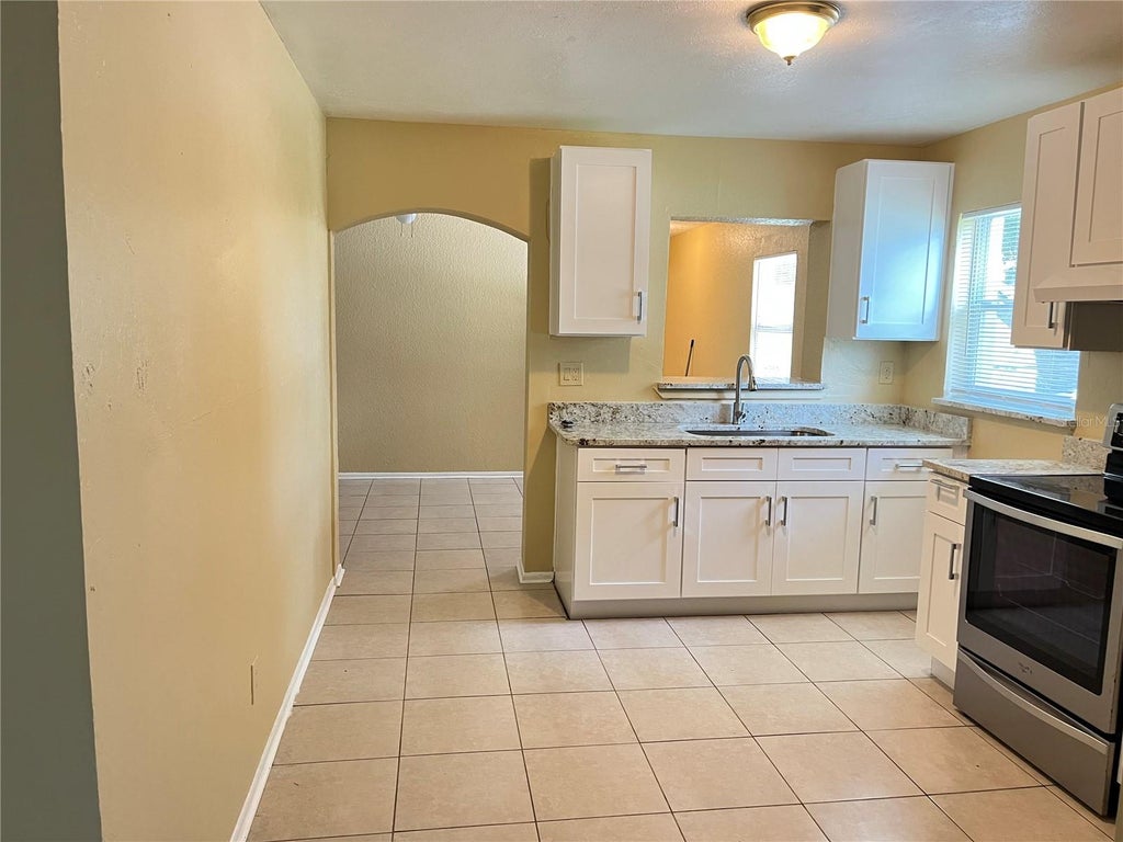 Photo of 300 Campus View Drive, Orlando, FL 32810 (MLS # O6443521)
