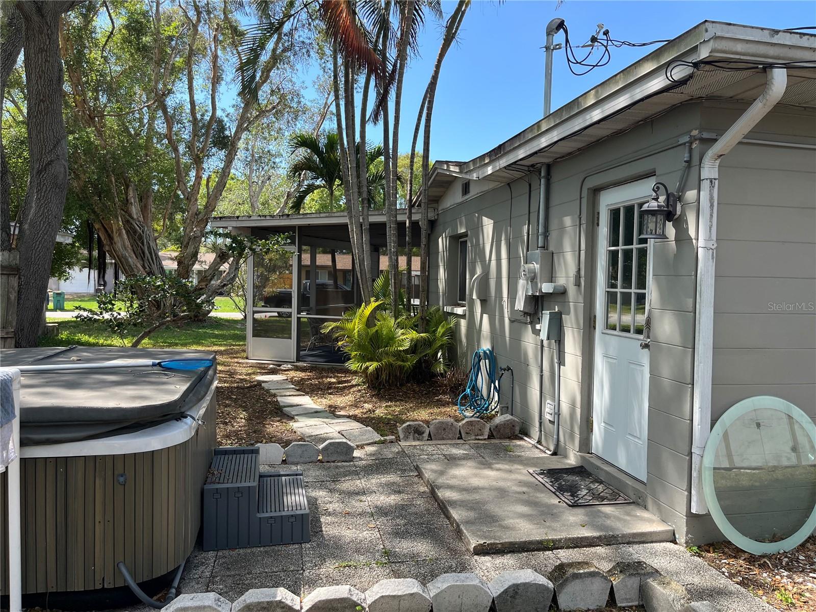 SEMINOLE GARDENS - Residential