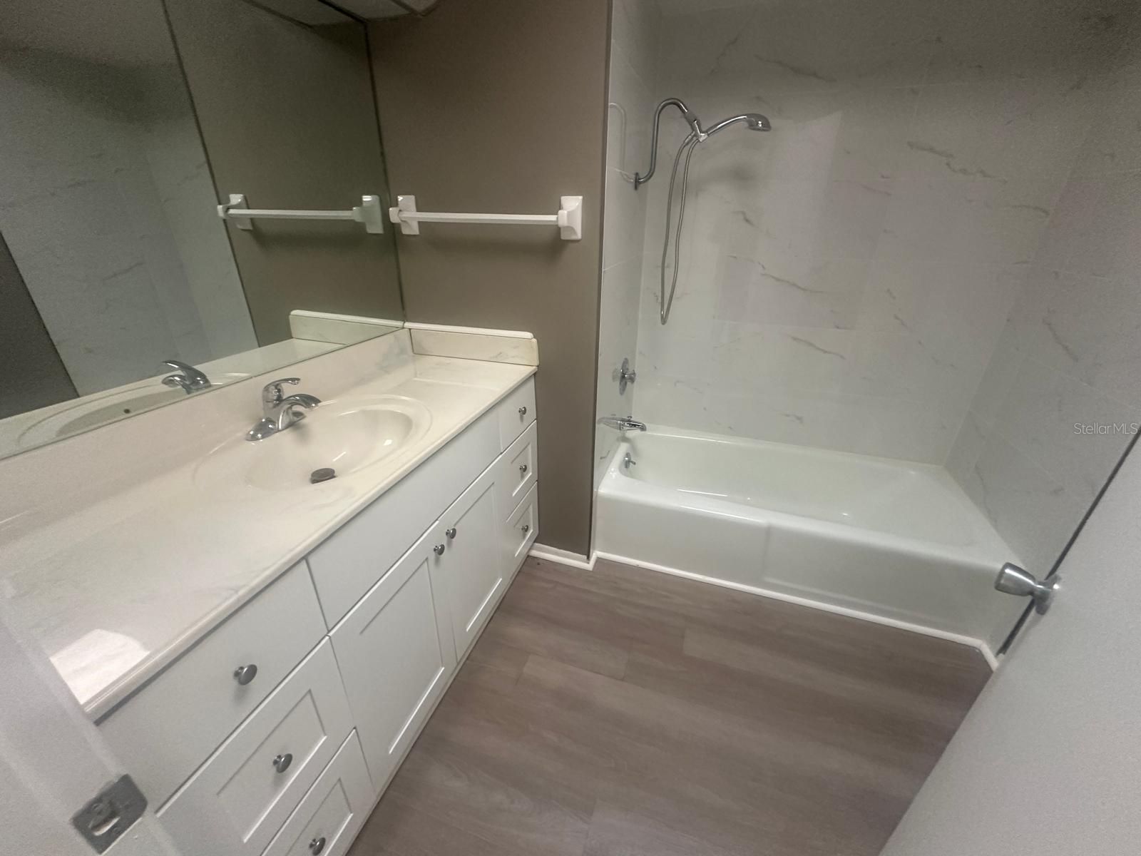 SOUTH GATE VILLAGE GREEN 08 - Residential