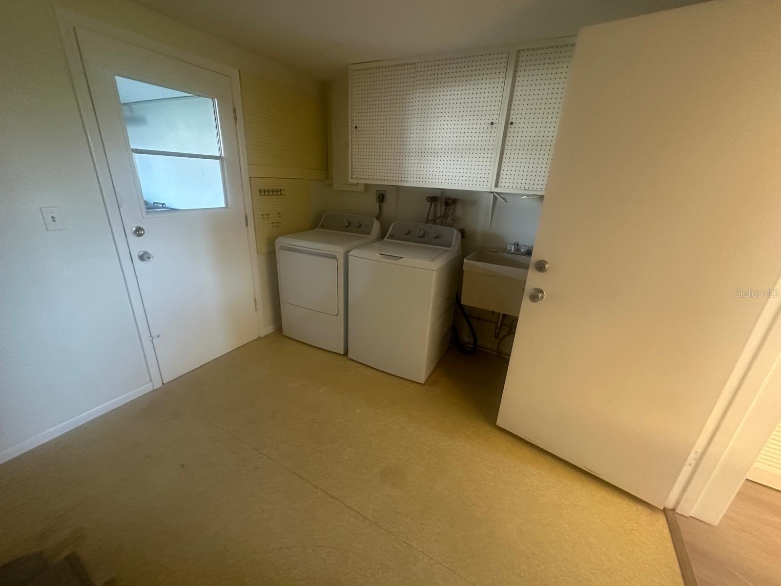 SOUTH GATE VILLAGE GREEN 08 - Residential