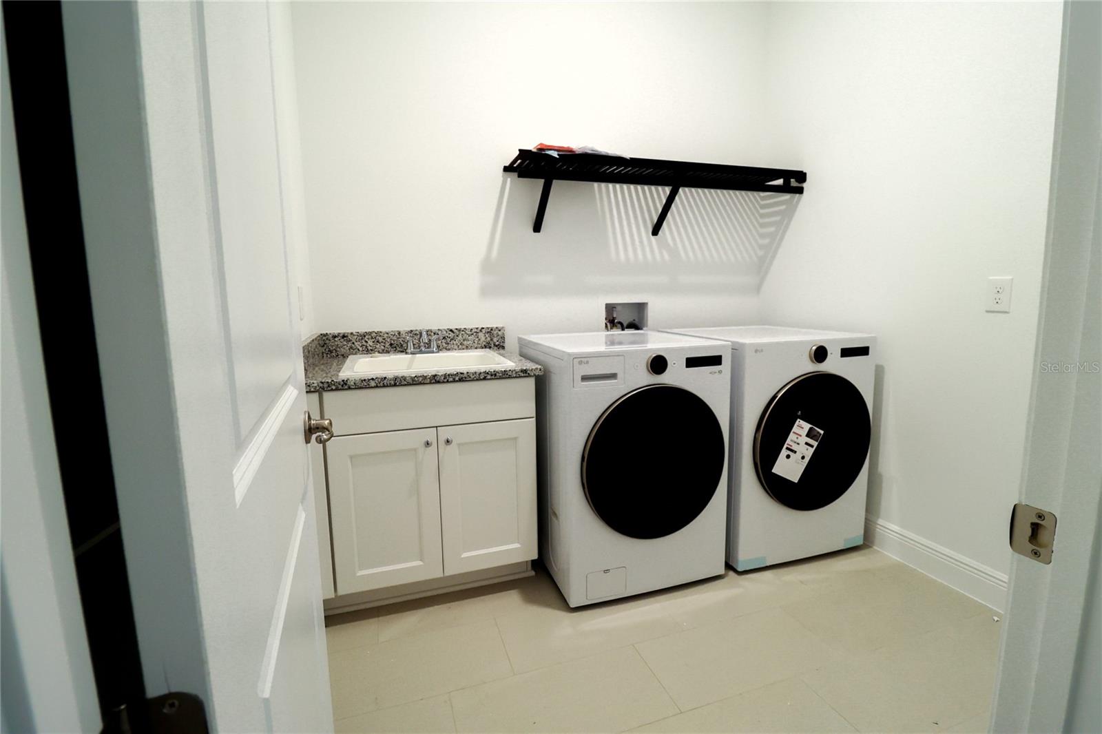 LAUREL POINTE PH 1 - Residential