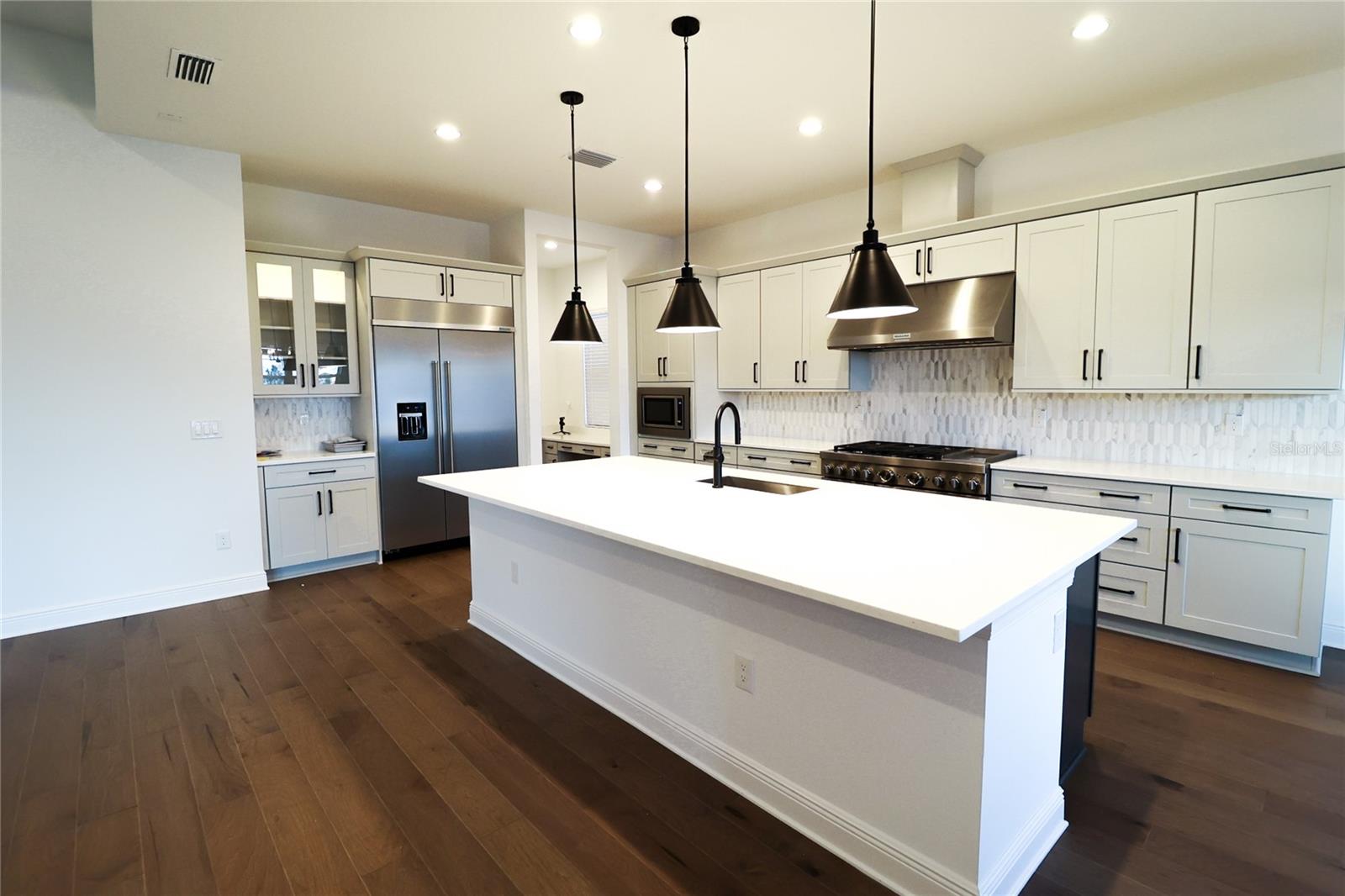 LAUREL POINTE PH 1 - Residential
