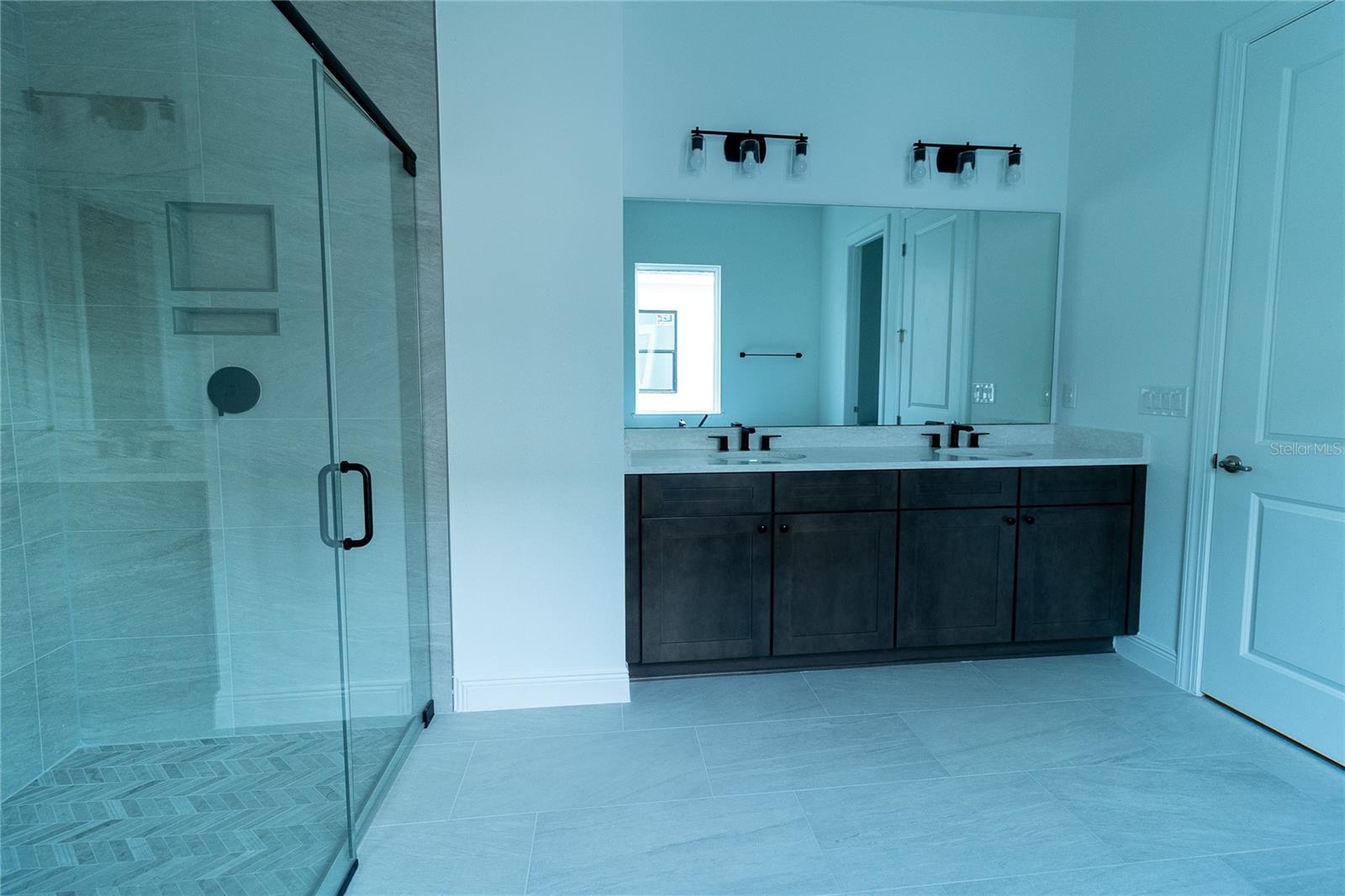 LAUREL POINTE PH 1 - Residential